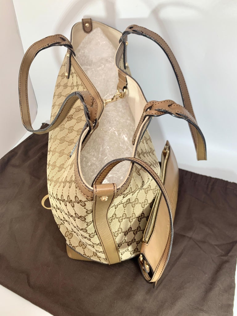 Which brand of bag would you buy if you had the choice, a Louis Vuitton  Neverfull tote bag or a Gucci GG Marmont tote bag? - Quora