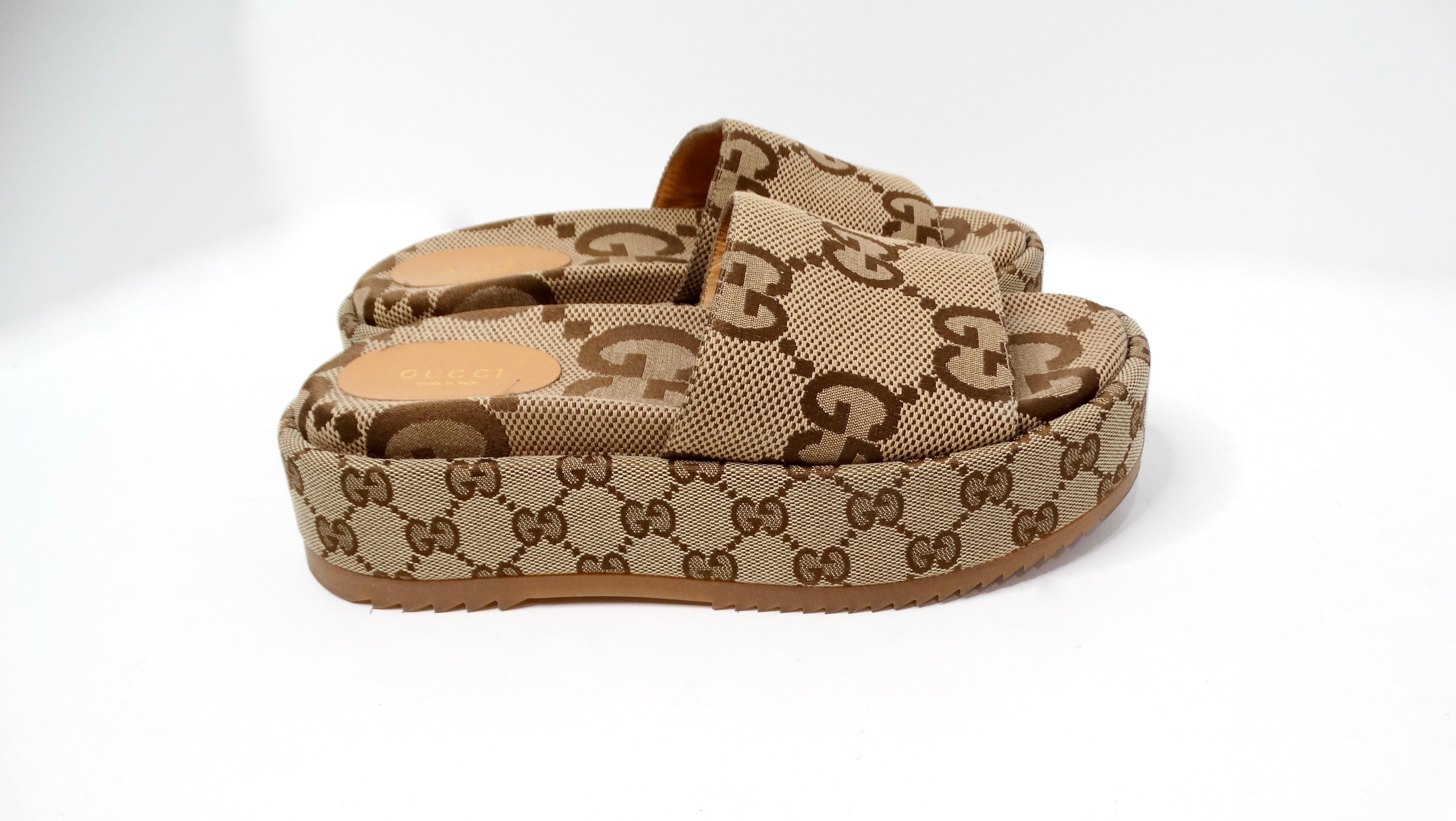 Gucci Monogram Maxi GG Angelina Platform Slide Sandals In Good Condition For Sale In Scottsdale, AZ