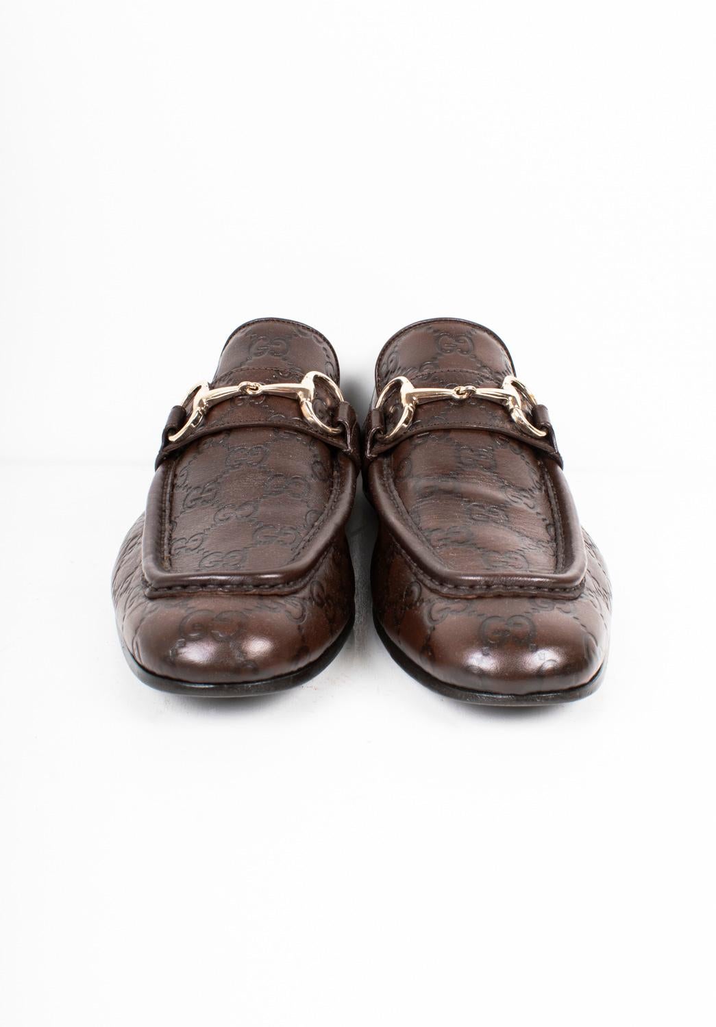 Controlla le mie altre inserzioni. Ho molti altri abiti firmati in vendita. Aperto a qualsiasi offerta.
L'articolo in vendita è 100% autentico Gucci Monogram Loafers Uomo Scarpe, PE0
Colore: marrone
(Il colore effettivo può variare leggermente a