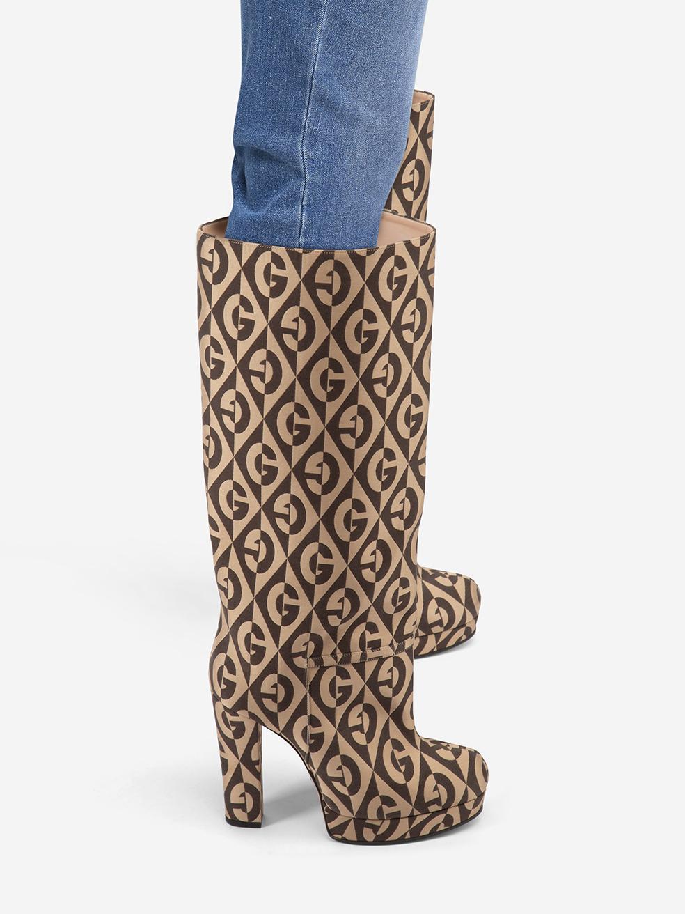 CONDITION is Never worn. No visible wear to the boots is evident on this new Gucci designer resale item.
 
 Details
 
 
 Multicolour
 
 Cloth textile
 
 Boots
 
 Knee high
 
 Almond tow
 
 Monogram print
 
 Platform
 
 High heel
 
 
 

 
 Made in