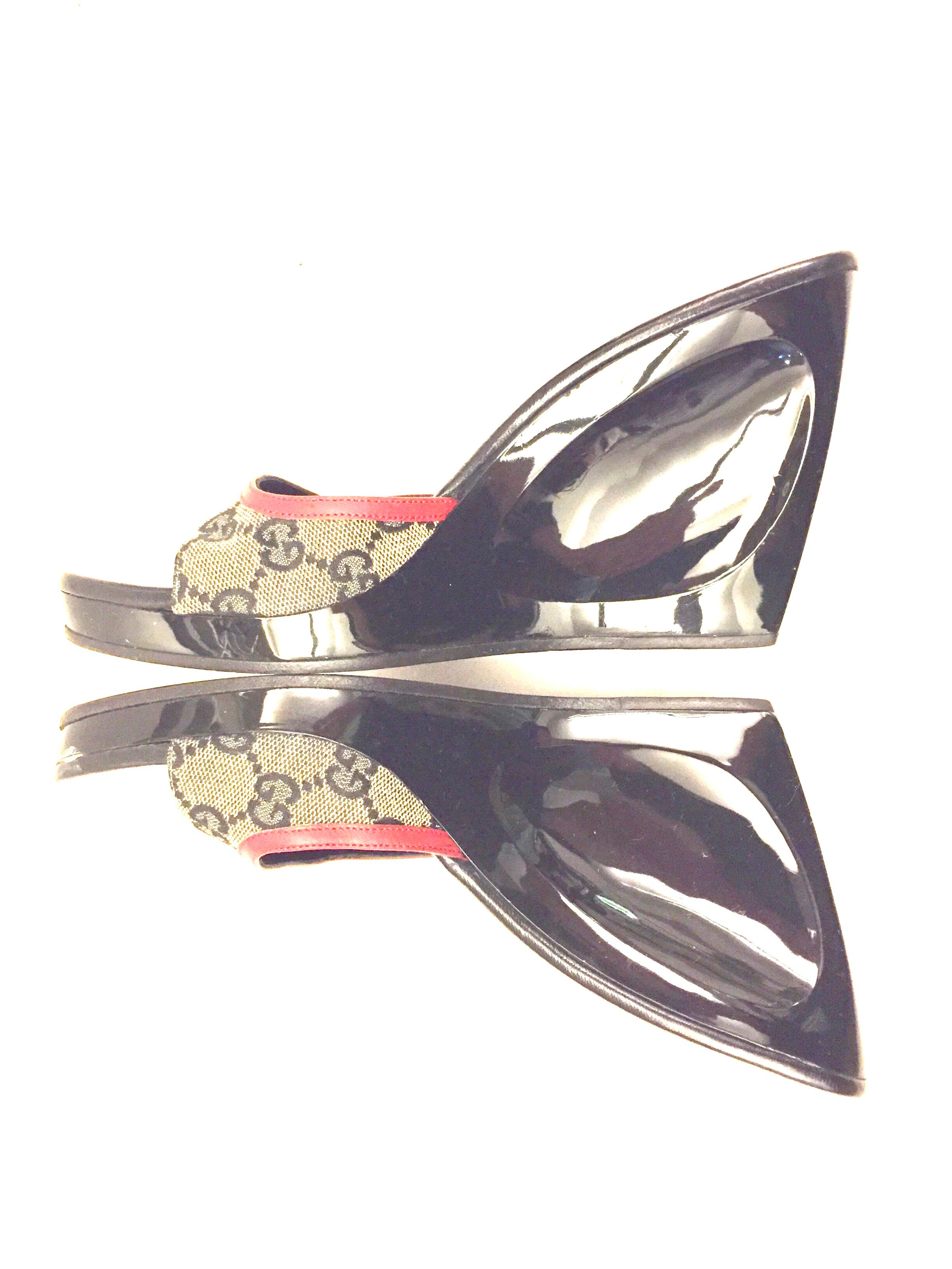 Noir Chaussures compensées à monogrammes Gucci en vente