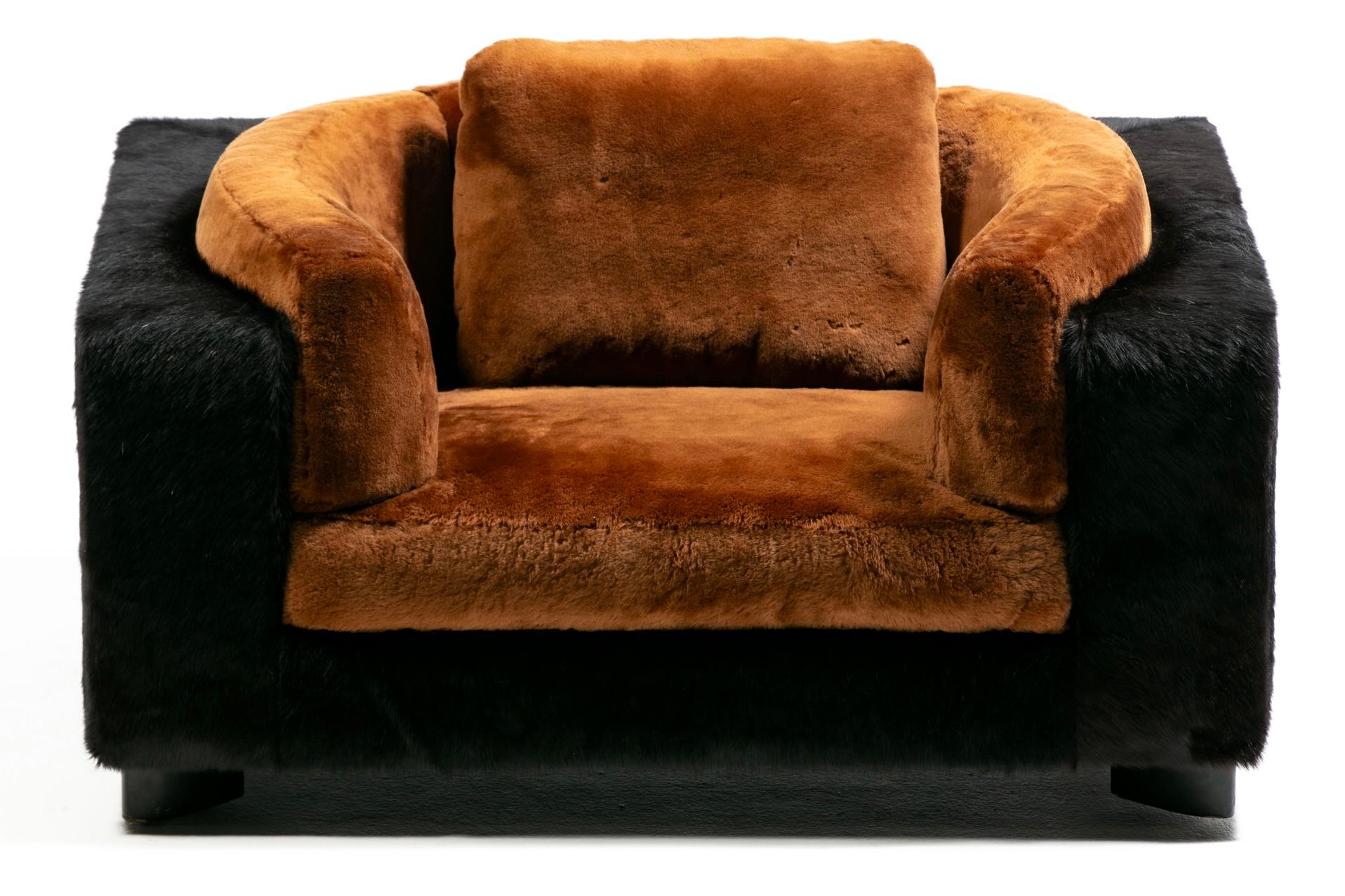 italien Fauteuils Club Monumental 1970 de Gucci en cuir de vachette nouveau noir et en peau de mouton chocolatée en vente