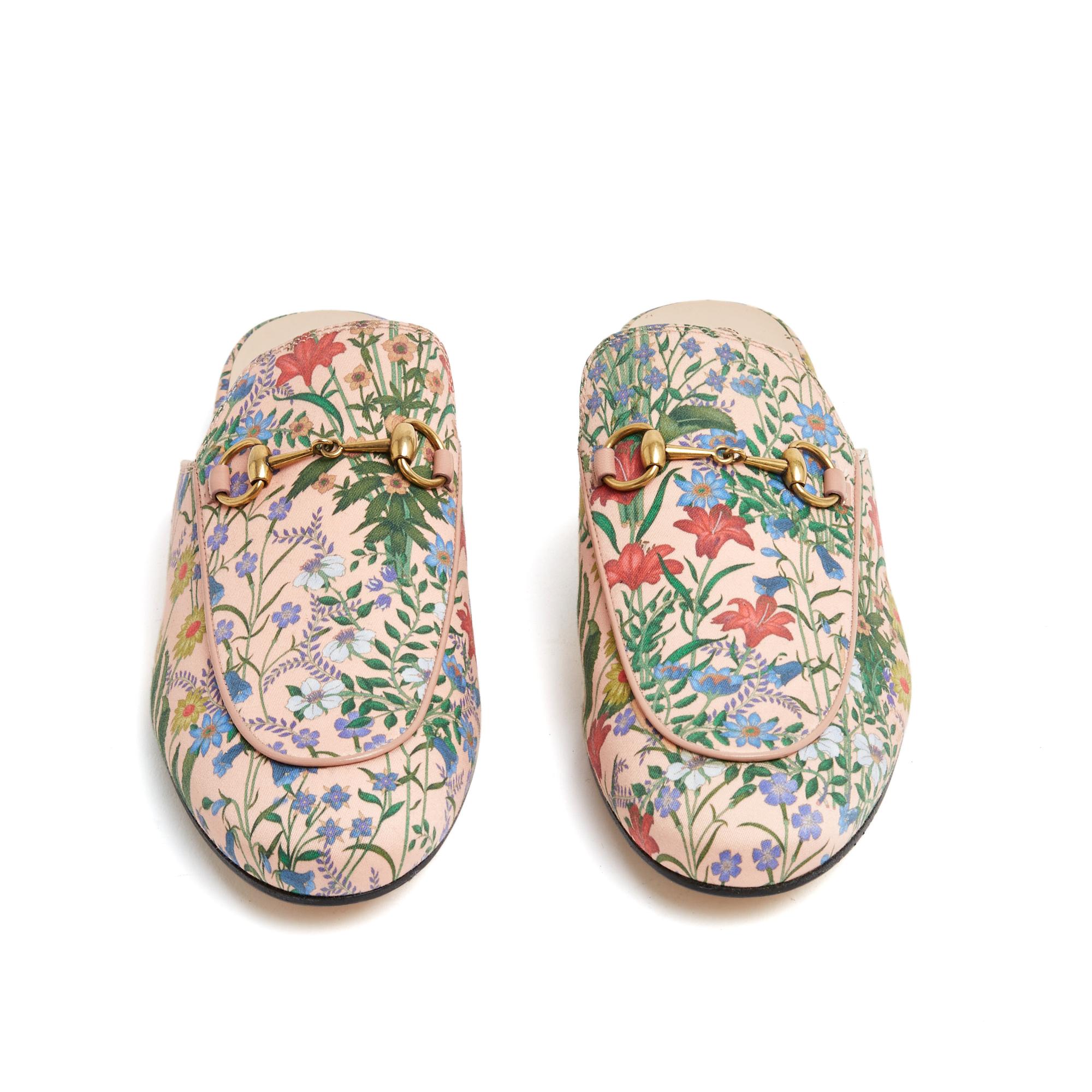 Gucci Princetown mules in pale pink Flora canvas with a gold-tone metal Horsebit or Horsbit buckle. Size 38.5EU (UK5.5 and US8), 1 cm heel, 25 cm insole (runs a little small). The mules have never been worn, perfect as socks or on pretty golden