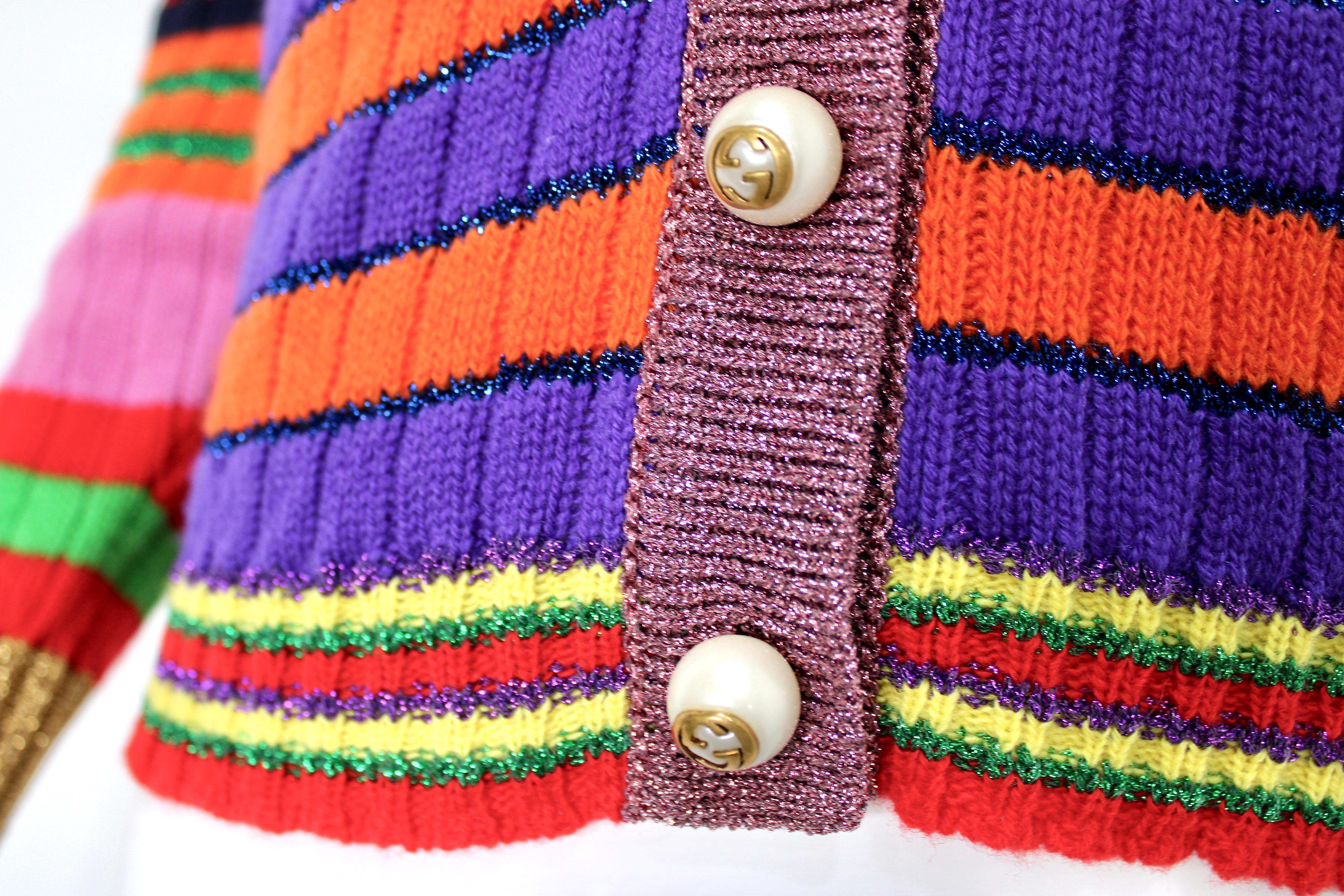 Beige Gucci - Cardigan en maille à rayures multiples avec applications florales en vente