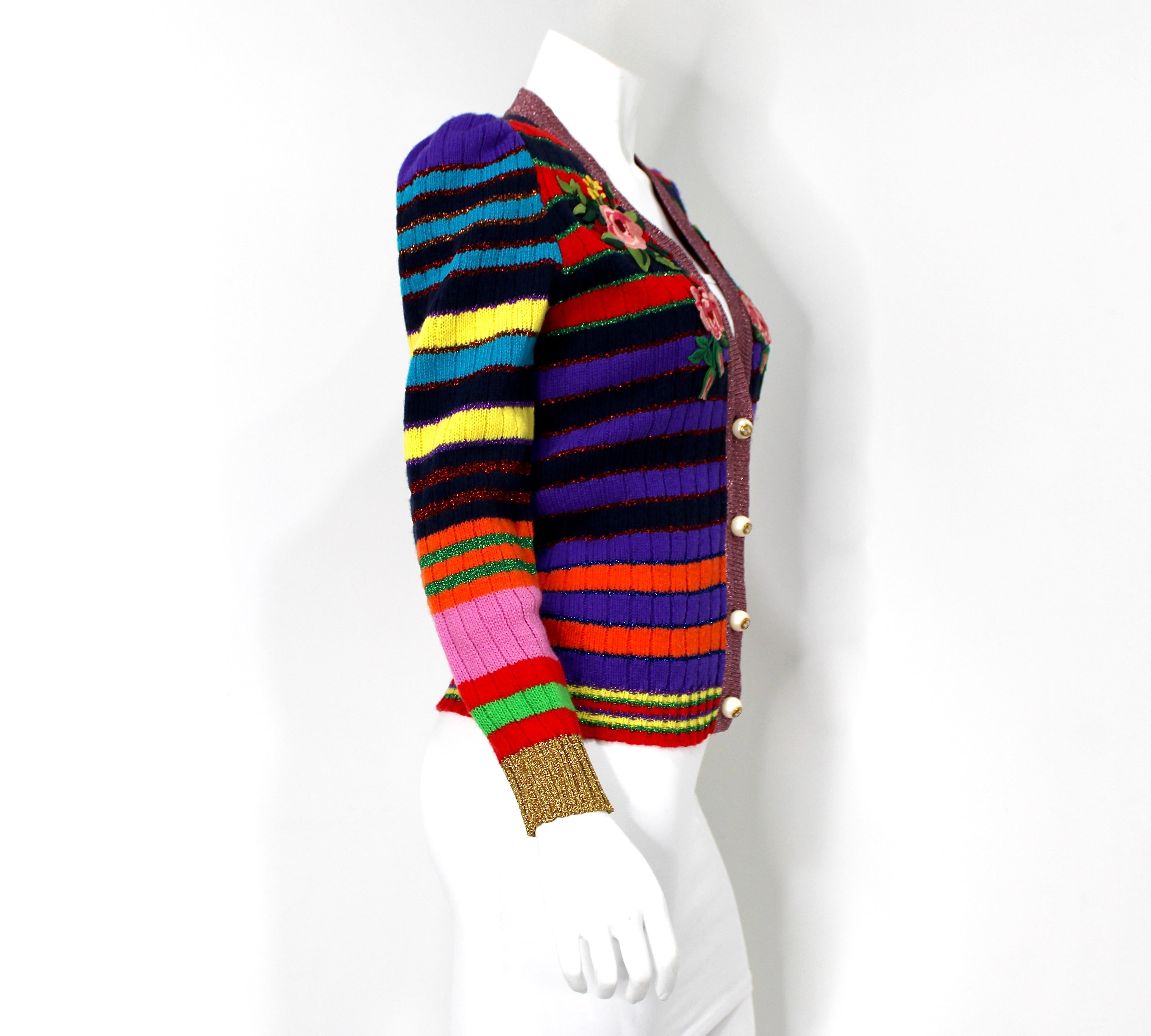 Gucci - Cardigan en maille à rayures multiples avec applications florales en vente 1