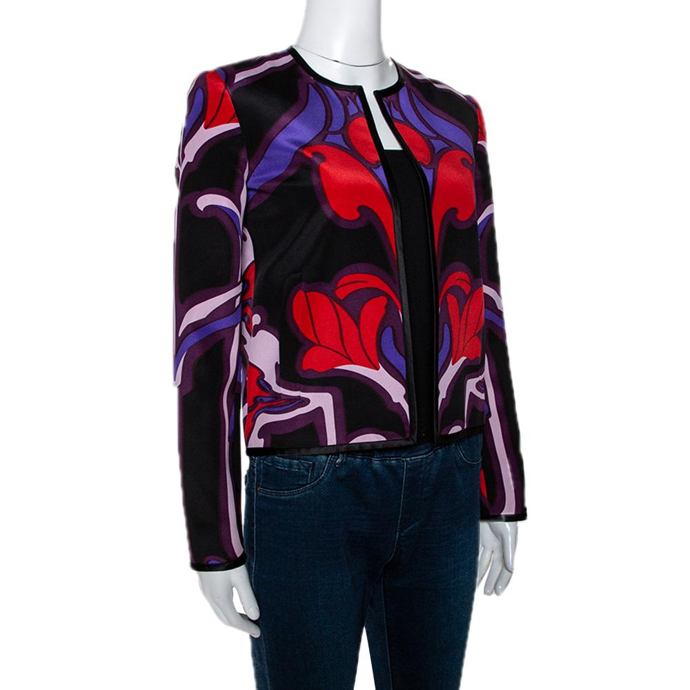 In more ways than one, this jacket from Gucci is an incredible piece of luxury. It has a comfortable shape, great tailoring signs and a luxurious design. Cut from quality fabrics, the jacket features long sleeves, two pockets and prints all over.

