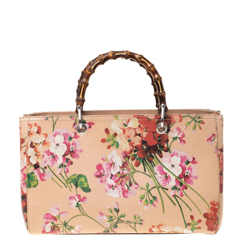 Handbags as fabulous as this one are hard to come by. So, own this gorgeous Gucci tote today and light up your closet! Crafted from blooms-printed leather, this stunning number has a spacious canvas interior and is wonderfully held by a shoulder