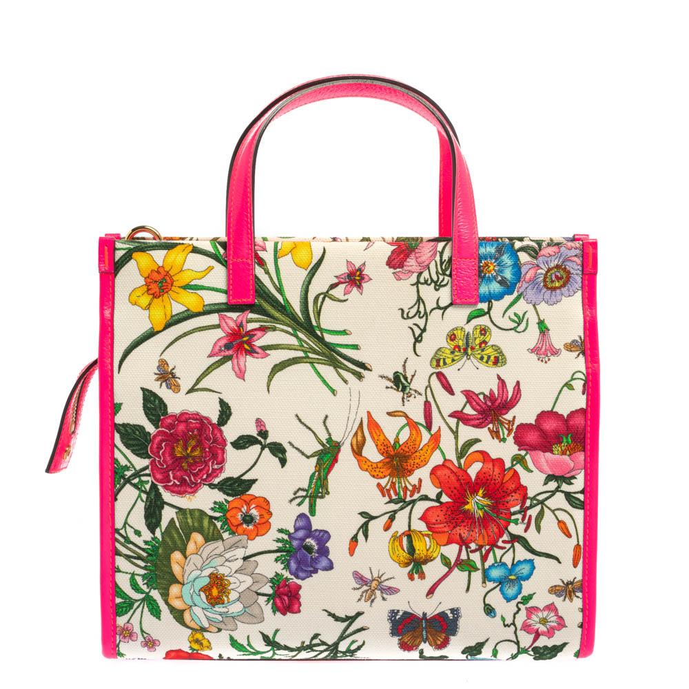 Striking, playful, and functional, this Flora tote hails from the house of Gucci and delivers style goals with every swing and twirl. Crafted in Italy, it has been made meticulously from multicolored floral printed canvas and has bright leather
