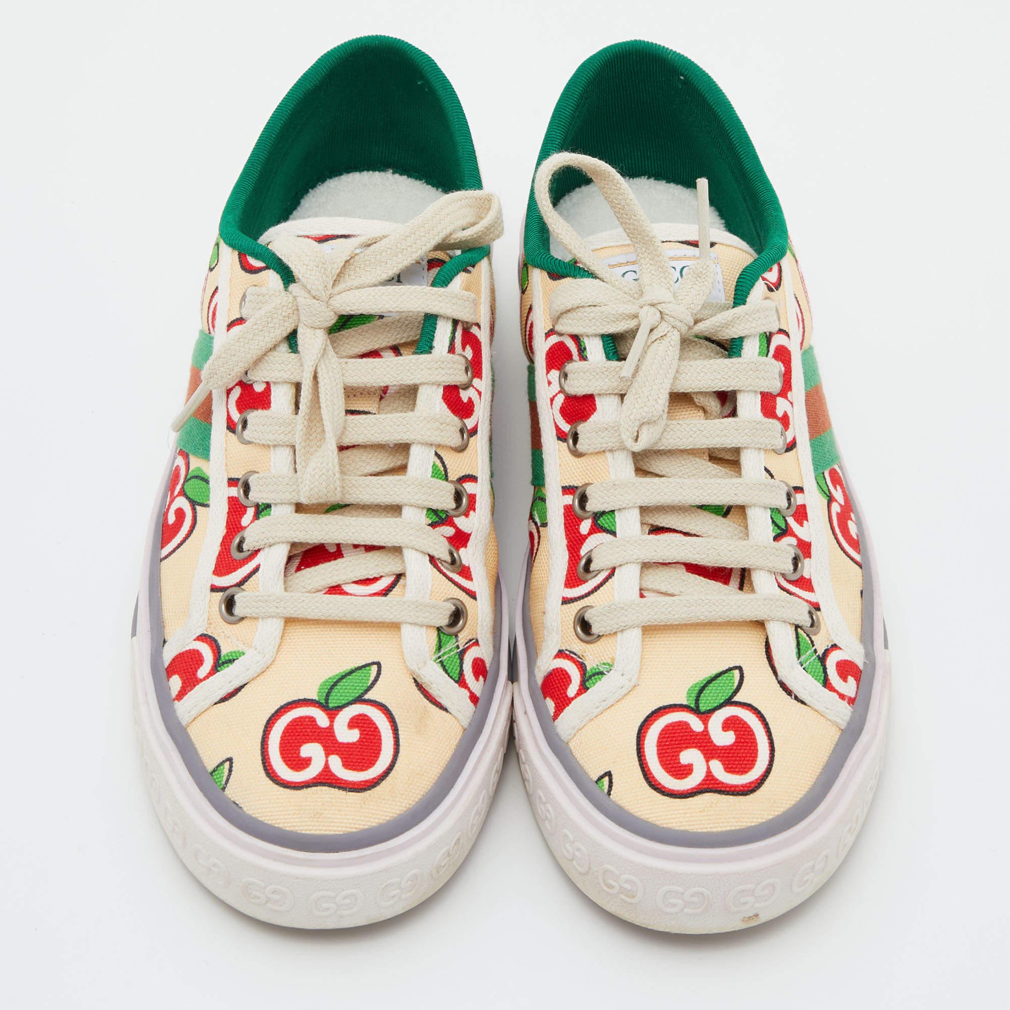 Add an element of quirkiness and color to your attire with these cute sneakers from the House of Gucci. They are meticulously crafted using multicolored canvas, which exhibits a GG Apple print throughout. They are adorned with lace-up fastenings,