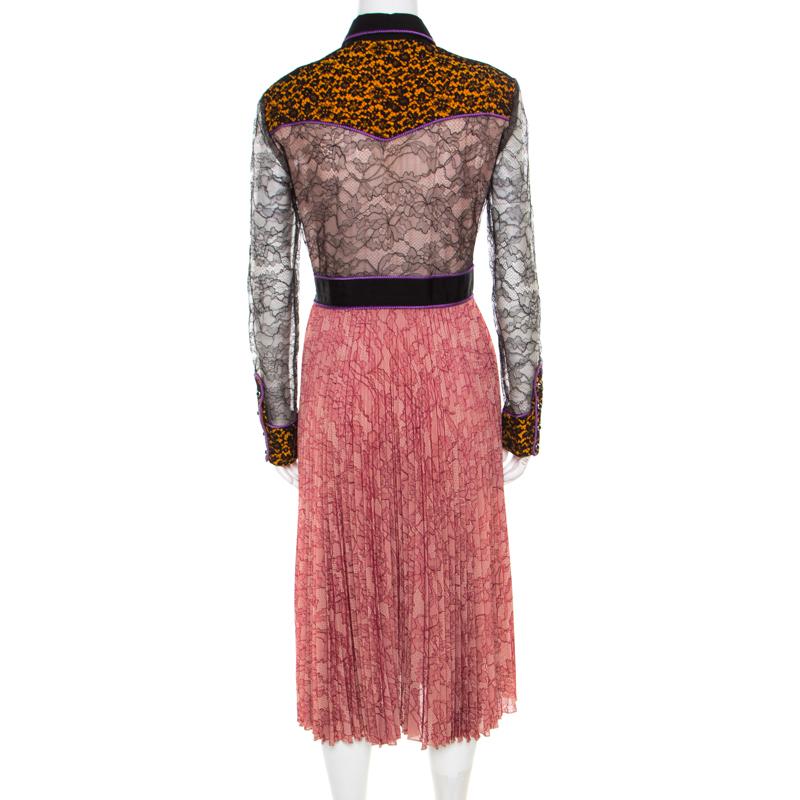 The crowds won't be able to take their eyes off you when you step out wearing this gorgeous dress from Gucci! Absolutely stunning, this multicolour creation is made of a blend of fabrics and features a floral bonded lace design and flaunts a plisse