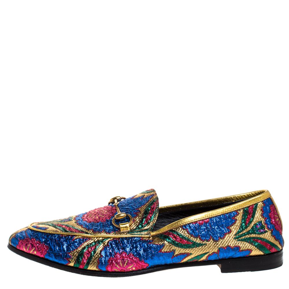 Gucci is one of the leading names when it comes to a pair of gorgeous flats like this one. Wear these brocade fabric and leather trim flats to a party and draw all eyes towards you. They feature the Horsebit detail on the uppers for just the right