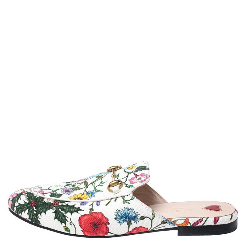 These Gucci Princetown slides are a fresh update on the perennially chic Gucci horsebit loafers. These shoes are enhanced by a gold-tone horsebit detail that has defined the Gucci collection since the very beginning. This pair is crafted beautifully