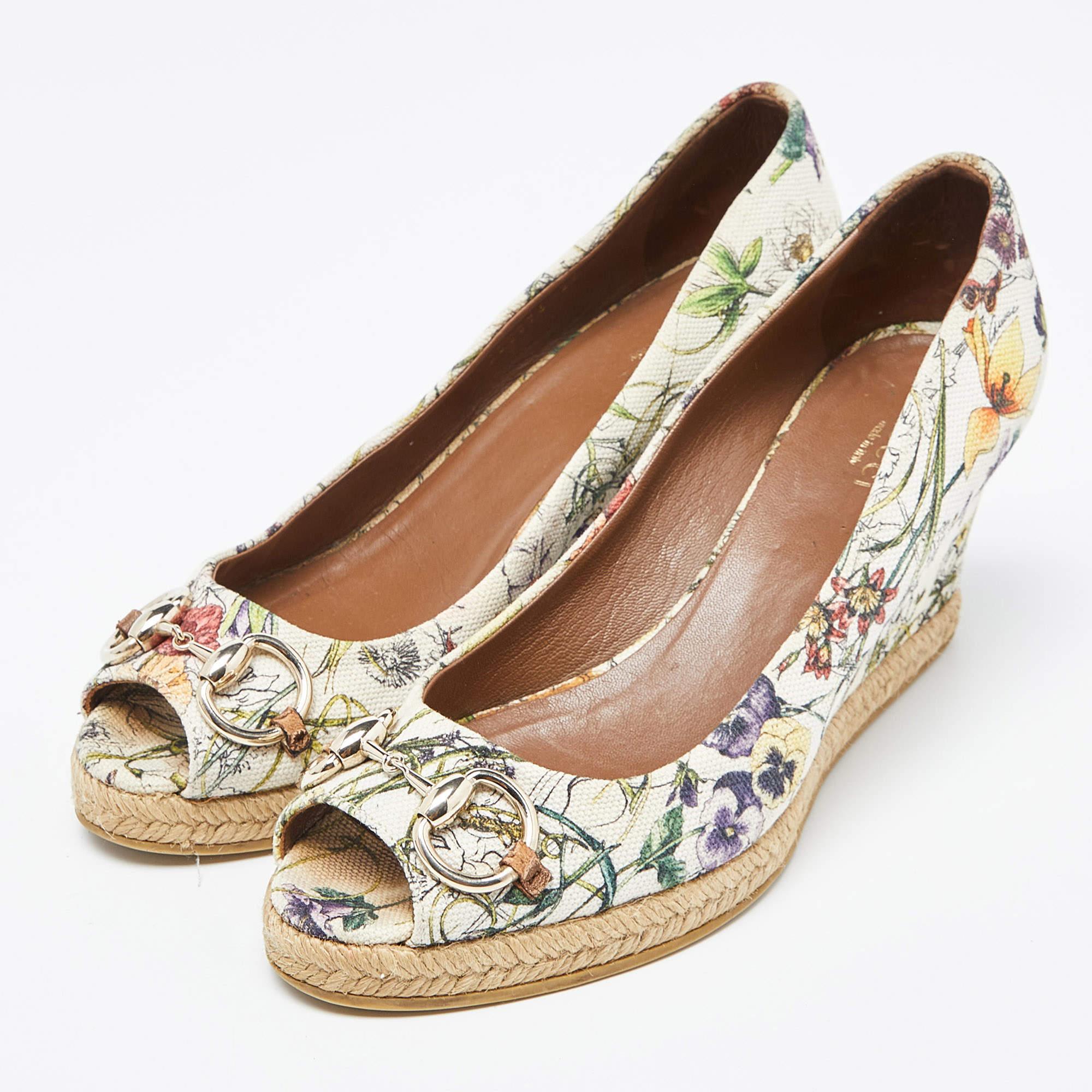 Chic and stylish, these pumps from Gucci definitely need to be on your wishlist! They are crafted from floral printed canvas and feature a peep-toe silhouette. They flaunt the iconic Horsebit detail on the uppers, 8cm wedge heels, and comfortable