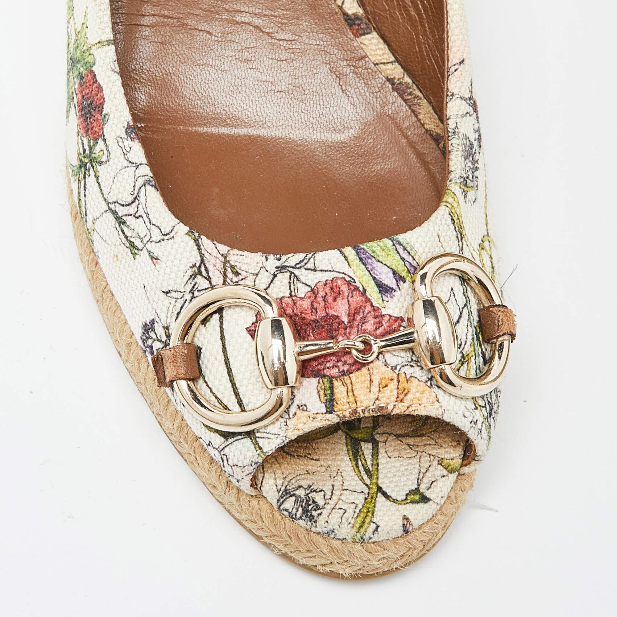 Gucci Multicolor Floral Print Canvas Horsebit Peep Toe Wedge Pumps Size 39 For Sale 2