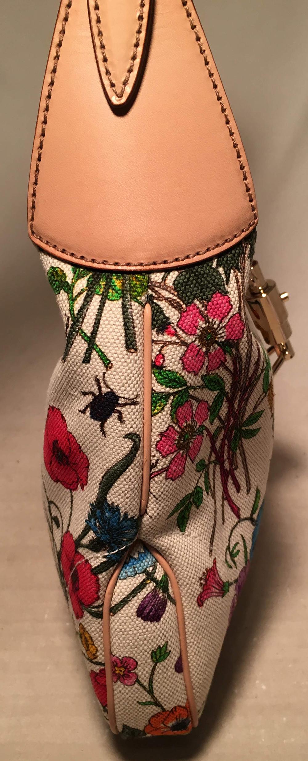 Gucci Multicolor Floral Print Canvas Jackie Shoulder Bag in excellent condition. Multi color floral print canvas exterior trimmed with tan leather and gold hardware. Adjustable buckle leather shoulder strap. Push latch strap closure opens to a tan