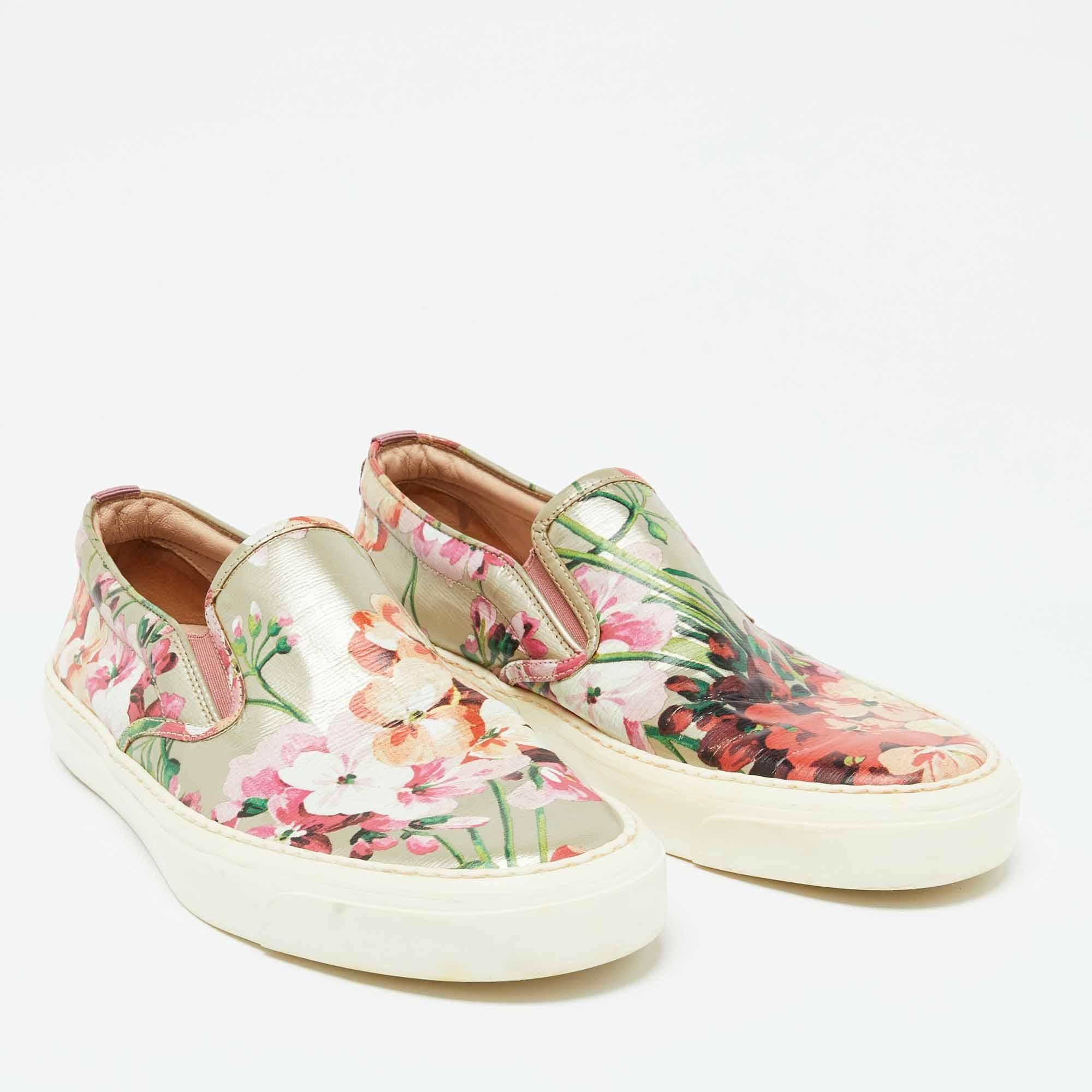 Gucci Multicolor Floral Print Coated Canvas Slip On Sneakers Size 39.5 In Good Condition In Dubai, Al Qouz 2