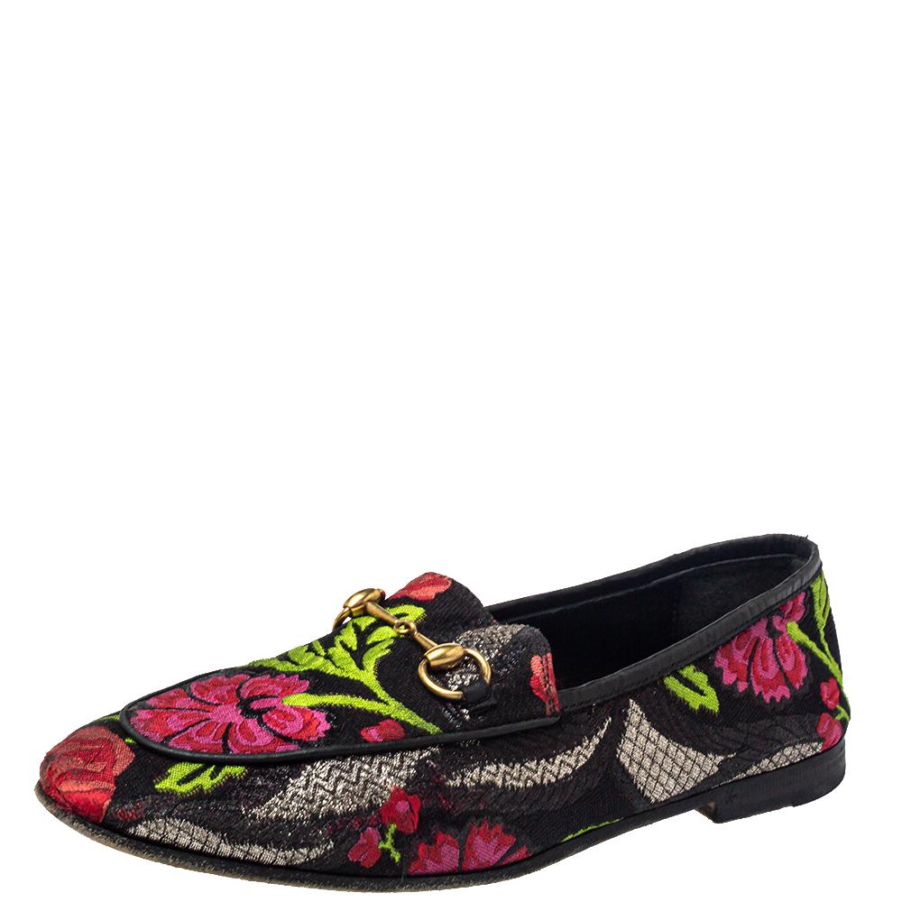 Exquisite and well-crafted, these Jordaan Gucci loafers are worth owning. They have been crafted from jacquard fabric and come flaunting floral motifs with Horsebit details on the uppers. The loafers are ideal to wear all day!

