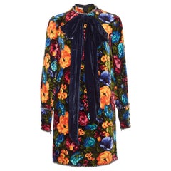 Gucci Mehrfarbiges Minikleid mit Blumendruck und Nieten aus Samt mit Schleifendetails S