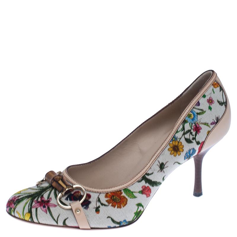 Gucci never fails to impress and these lovely pumps aptly justify that! The pumps are crafted from the multicolored floral printed canvas with smooth leather and feature round toes. They flaunt gold-tone, bamboo Horsebit details on the vamps and