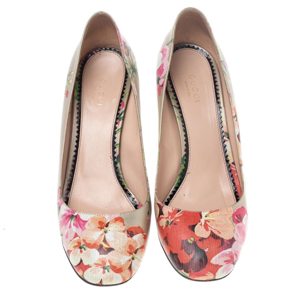 The Blooms collection launched by Gucci has put forth styles that provide empowering, chic, and feminine designs that continue to remain popular in the upscale market. These Blooms pumps display a pretty multicolored floral printed leather on the
