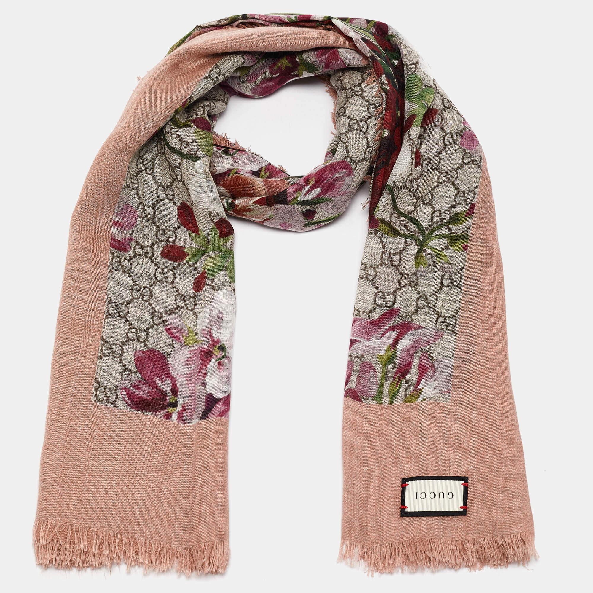 Classy and stylish are some words that come to our minds when we have a look at the scarf. The label brings you this versatile creation made from luxurious materials that you style with many outfits.