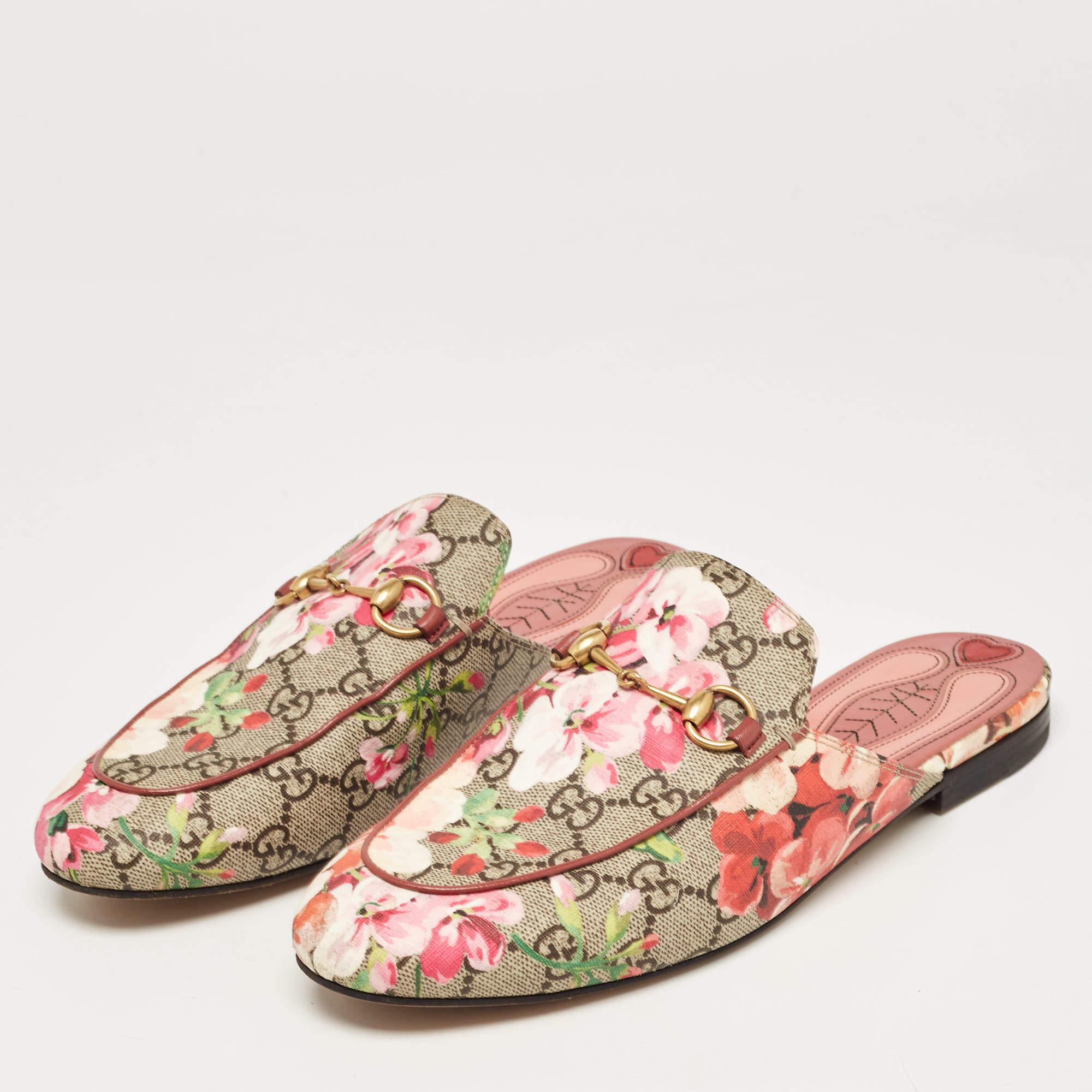 These Gucci Princetown mules signify luxury and practicality. An ultimate favorite of style enthusiasts, its silhouette has the luxe touch of the Horsebit motif on the uppers. It comes made from GG canvas in Blooms print.

