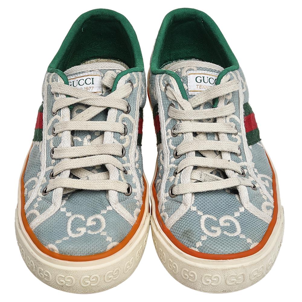 Designed to elevate your sporty style and give you comfort at the same time, Gucci brings you these smart Tennis 1977 low-top sneakers. They've been crafted from beige GG printed canvas, styled with round toes, lace-ups on the vamps and the Web
