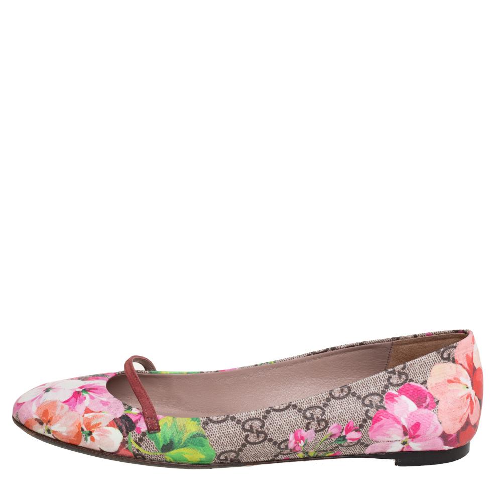 These ballet flats from Gucci are well-made and gorgeous! They've been crafted from GG Supreme canvas and designed with round toes, suede strap details, and pretty Blooms print splayed all over.

Includes: Original Box