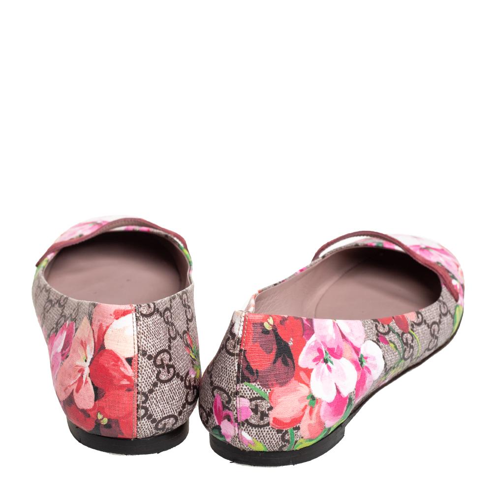 Gucci Multicolor GG Supreme Blooms Ballet Flats Size 37 In Good Condition In Dubai, Al Qouz 2