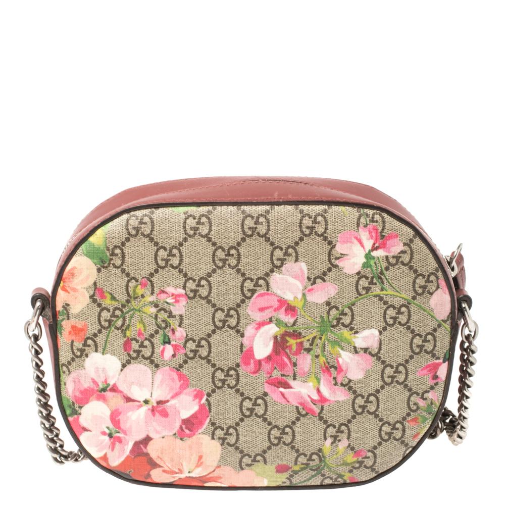 This chic bag from Gucci will enhance both your casual and evening wear. Crafted with GG Supreme canvas and leather, the bag features beautiful florals and a long shoulder strap. The multicolored Blooms bag is equipped with a top zip closure that