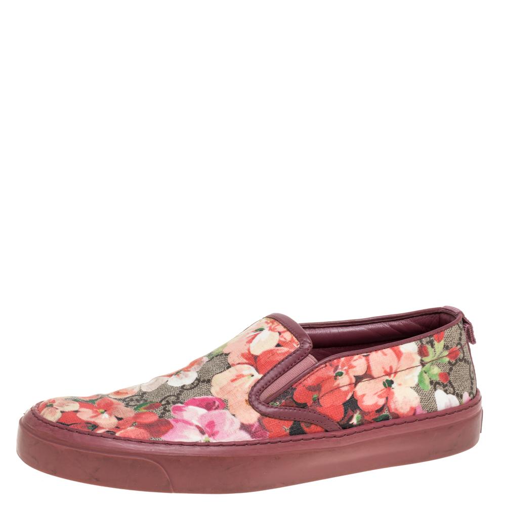 These sneakers from Gucci are truly a maker of trends. The sneakers are designed in a low-top profile using GG Supreme canvas and decorated with Bloom prints. Set on rubber soles, this pair is high in comfort and style, just perfect to be worn by