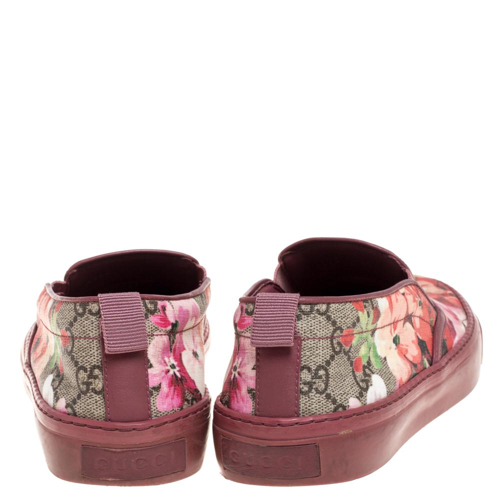 Gucci Multicolor GG Supreme Blooms Printed Canvas Slip On Sneakers Size 37 In Good Condition In Dubai, Al Qouz 2