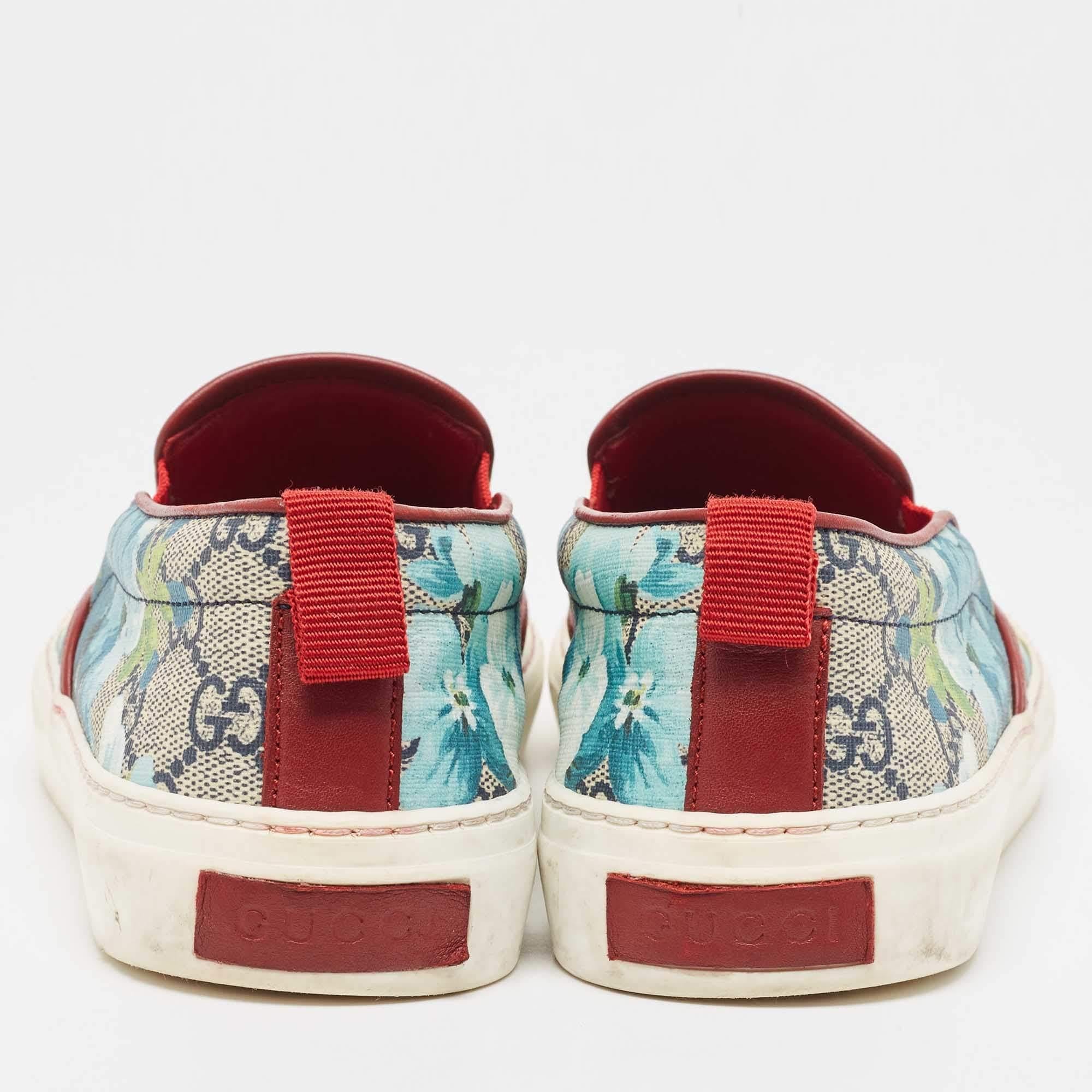 Gucci Mehrfarbige GG Supreme Blooms Slip On Turnschuhe aus bedrucktem Segeltuch Größe 37,5 im Zustand „Gut“ in Dubai, Al Qouz 2