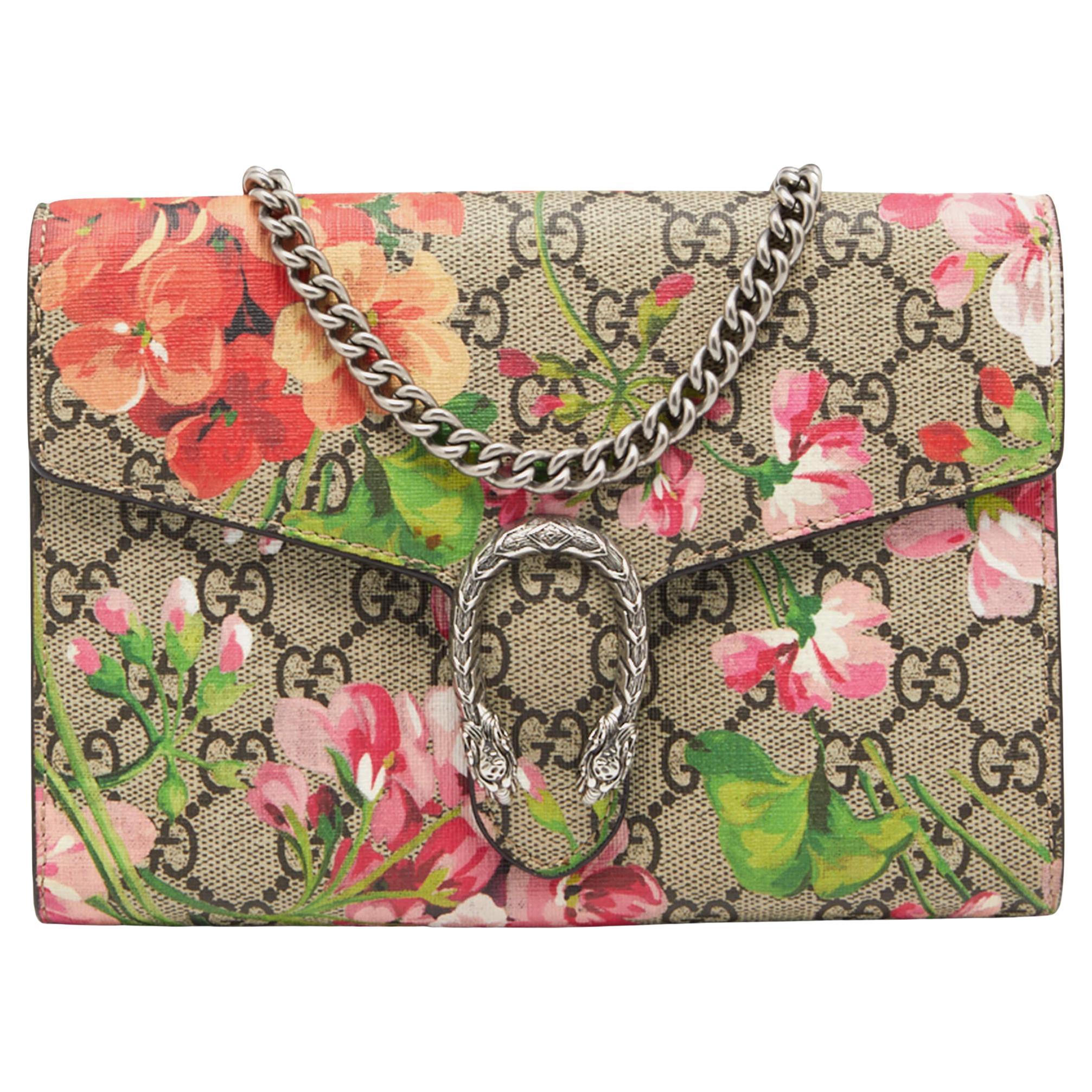 GUCCI Strawberry Printed Bifold Wallet GG Supreme Canvas Pink Red Beige