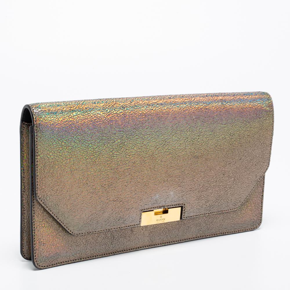 Gucci Multicolor Holographic Crackled Leather Heartbeat Clutch In Good Condition In Dubai, Al Qouz 2
