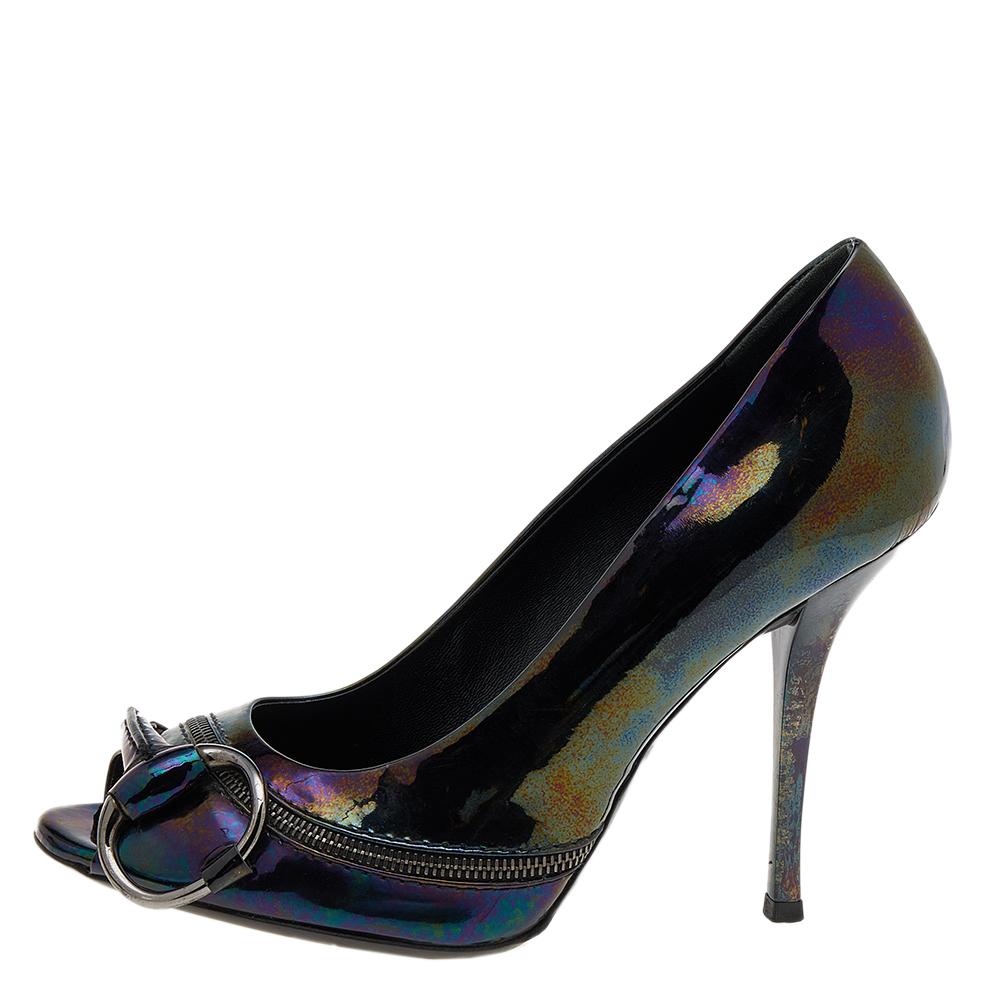 Featuring a chic, minimalist design, these pumps from Gucci are easy to style. Iridescent patent leather uppers showcase the signature Horsebit in silver-tone metal. high block heels and peep toes form a distinctive outline. Their simple design