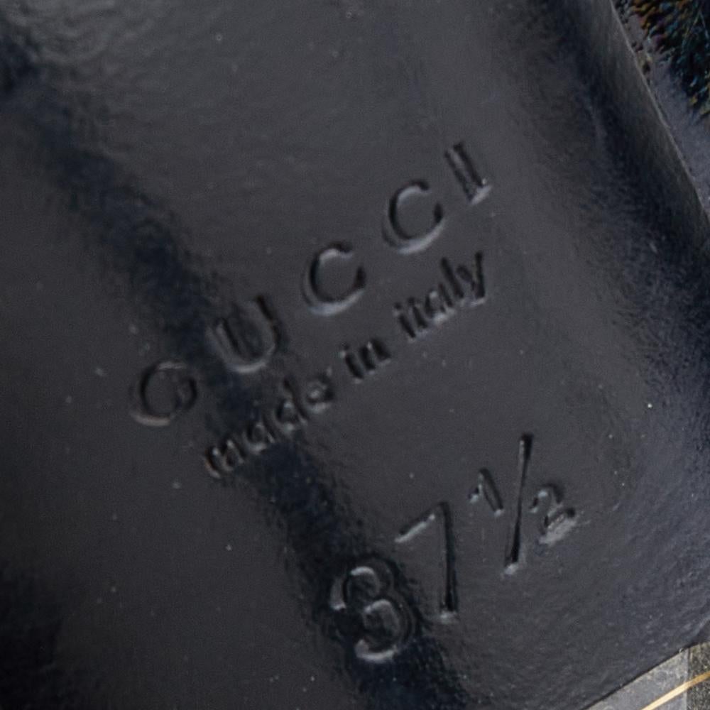 Gucci Mehrfarbige schillernde Lackleder Horsebit Peep Toe Pumps Größe 37,5 im Angebot 3