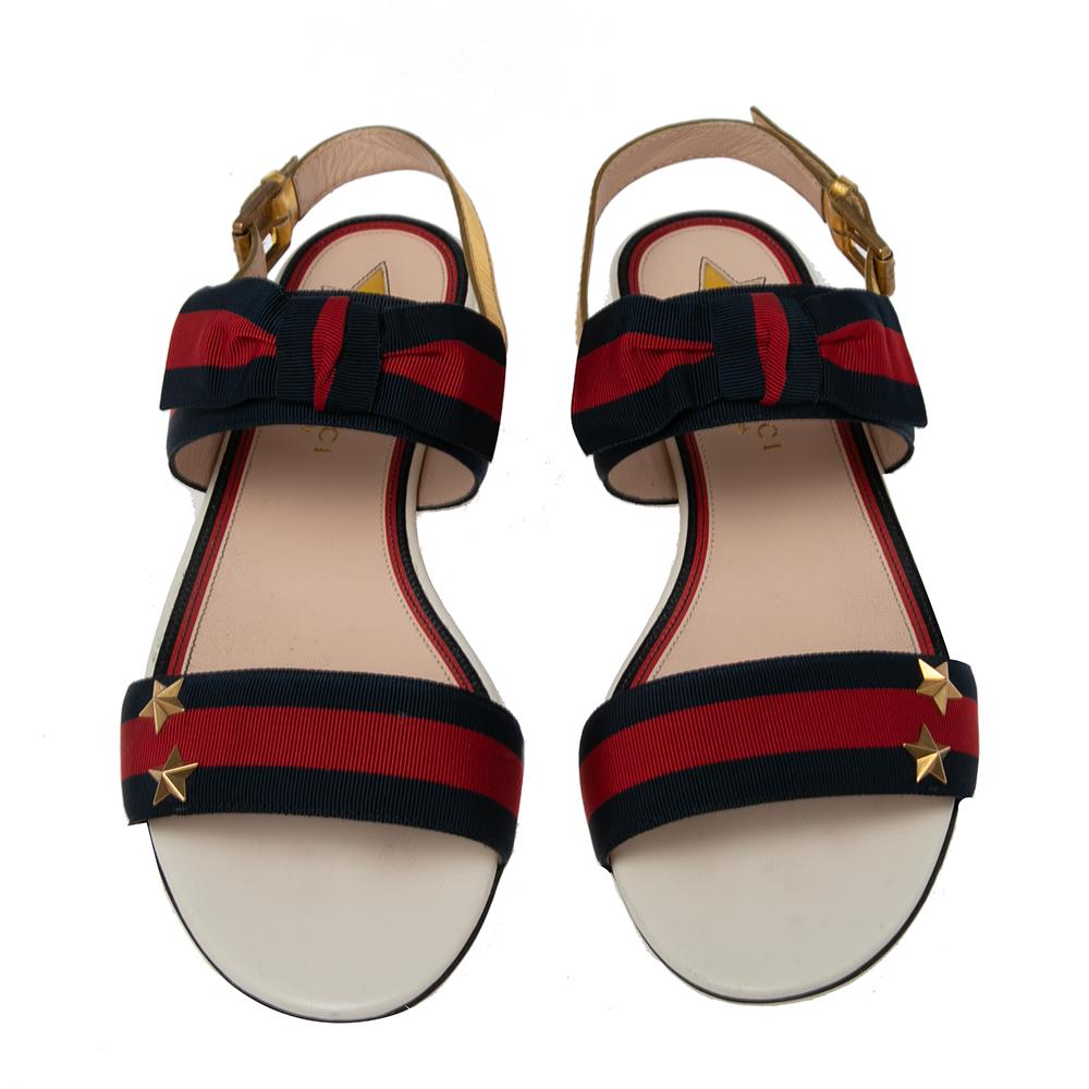 These sandals from Gucci are stylish and spell sophistication. They are crafted from leather and canvas and flaunt signature Web trim straps, open toes, and buckled slingbacks. They have sturdy soles to provide you with maximum comfort when walking.