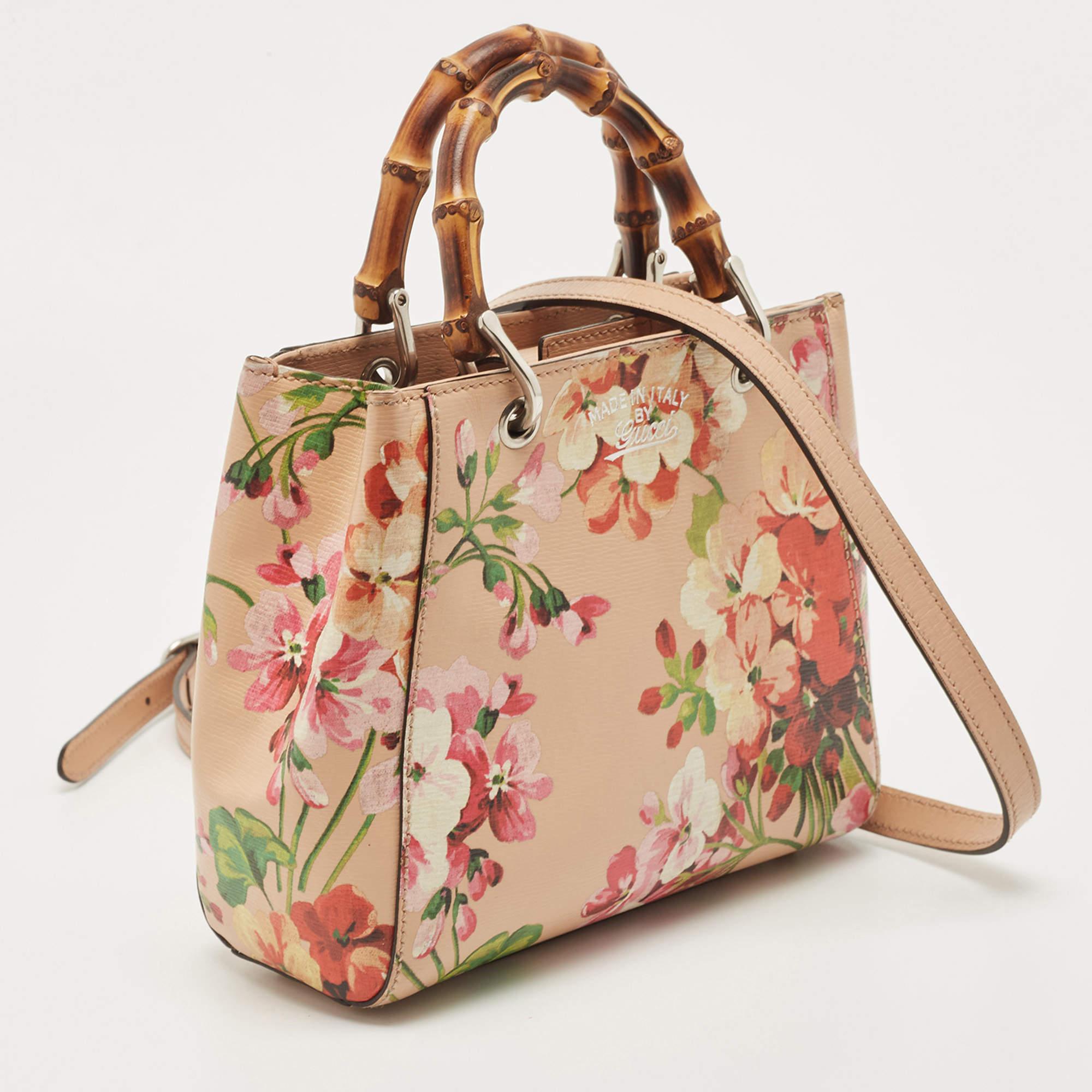 Handbags as fabulous as this one are hard to come by; so own this gorgeous tote from Gucci today and light up your closet! Crafted from printed leather, this tote has a lined interior and is wonderfully held by two Bamboo handles, making the piece