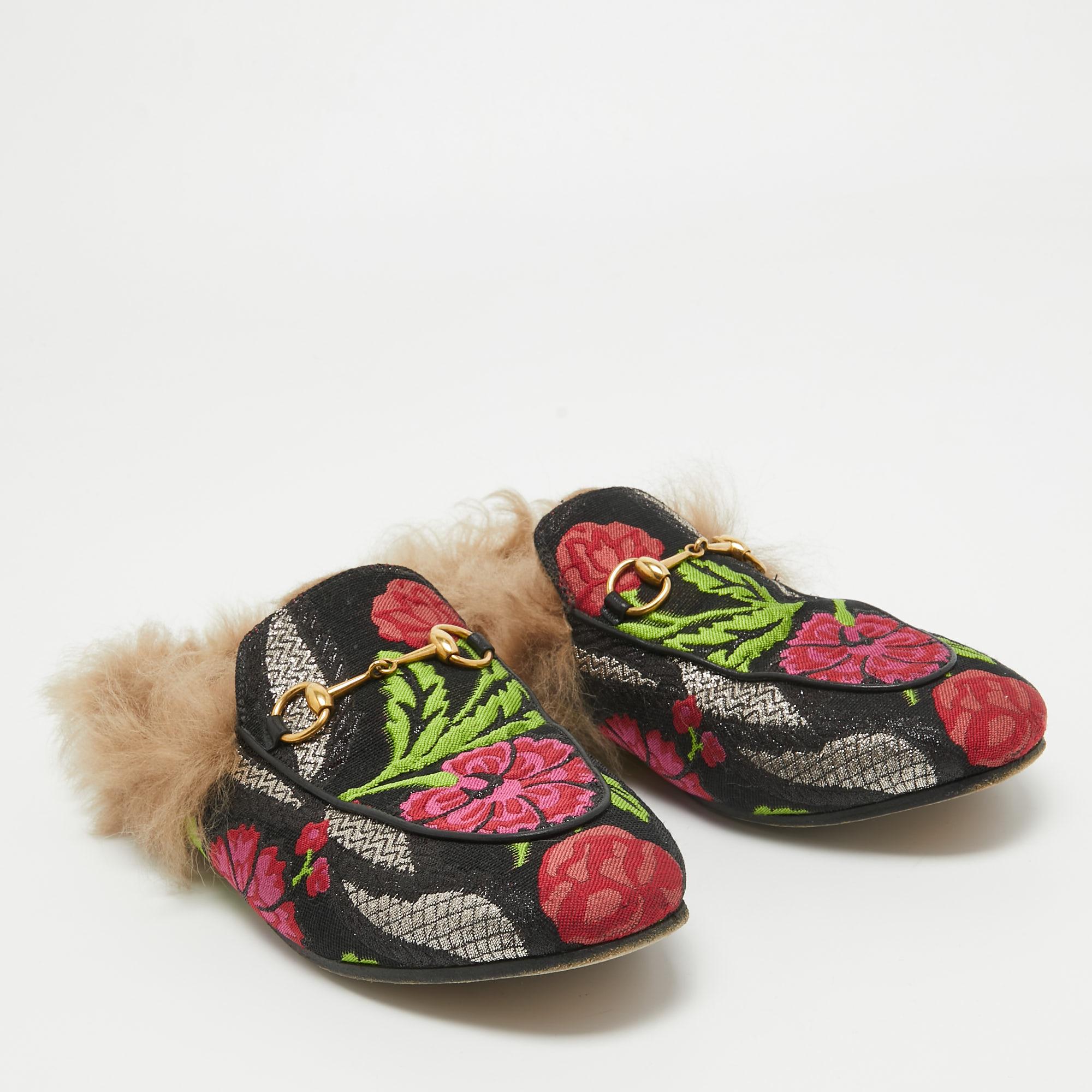 These Gucci Princetown mules signify luxury and practicality. An ultimate favorite of style enthusiasts, its silhouette is beautifully adorned with striking designs along with a Horsebit motif on the uppers. It comes made from quality fabrics and