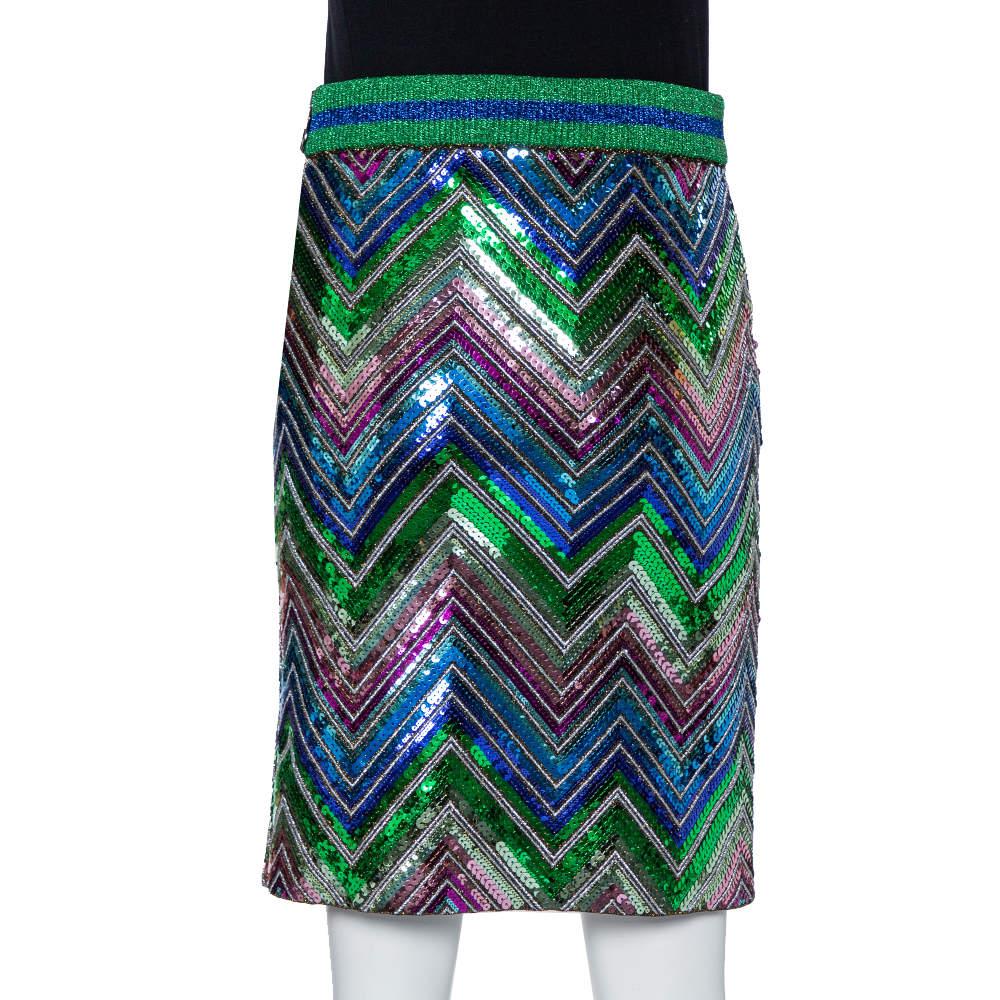 This knee-length skirt from Gucci is so stunning, you'll love wearing it for your special outings! It has a lurex knit chevron-patterned and sequin embellished design and comes in a flattering silhouette. It has a ribbed waistband and a side zip