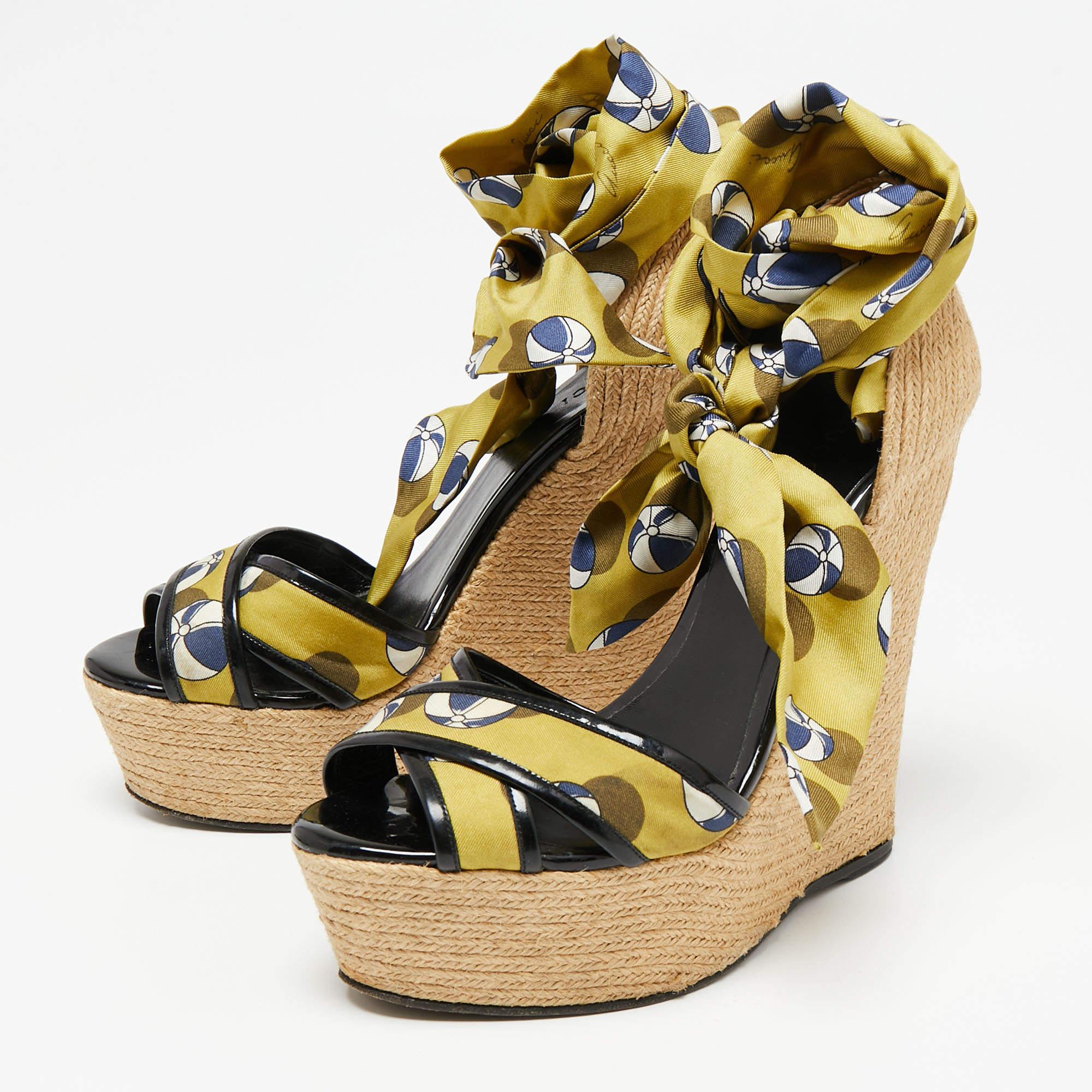 Gucci Multicolor Printed Silk and Jute Scarf Ankle Wrap Wedge Sandals Size 39 In Fair Condition For Sale In Dubai, Al Qouz 2