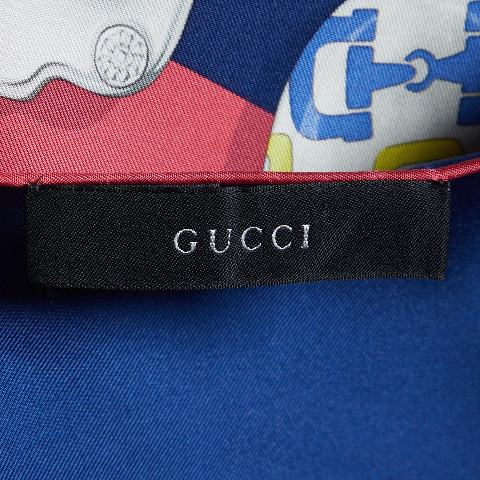 Beige Gucci - Écharpe carrée en soie imprimée multicolore en vente