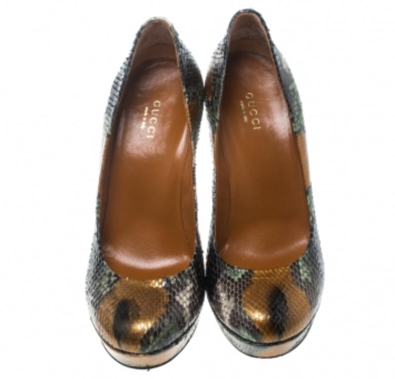 Gucci Mehrfarbige Python Betty Plateau Pumps Größe 37 im Angebot 1