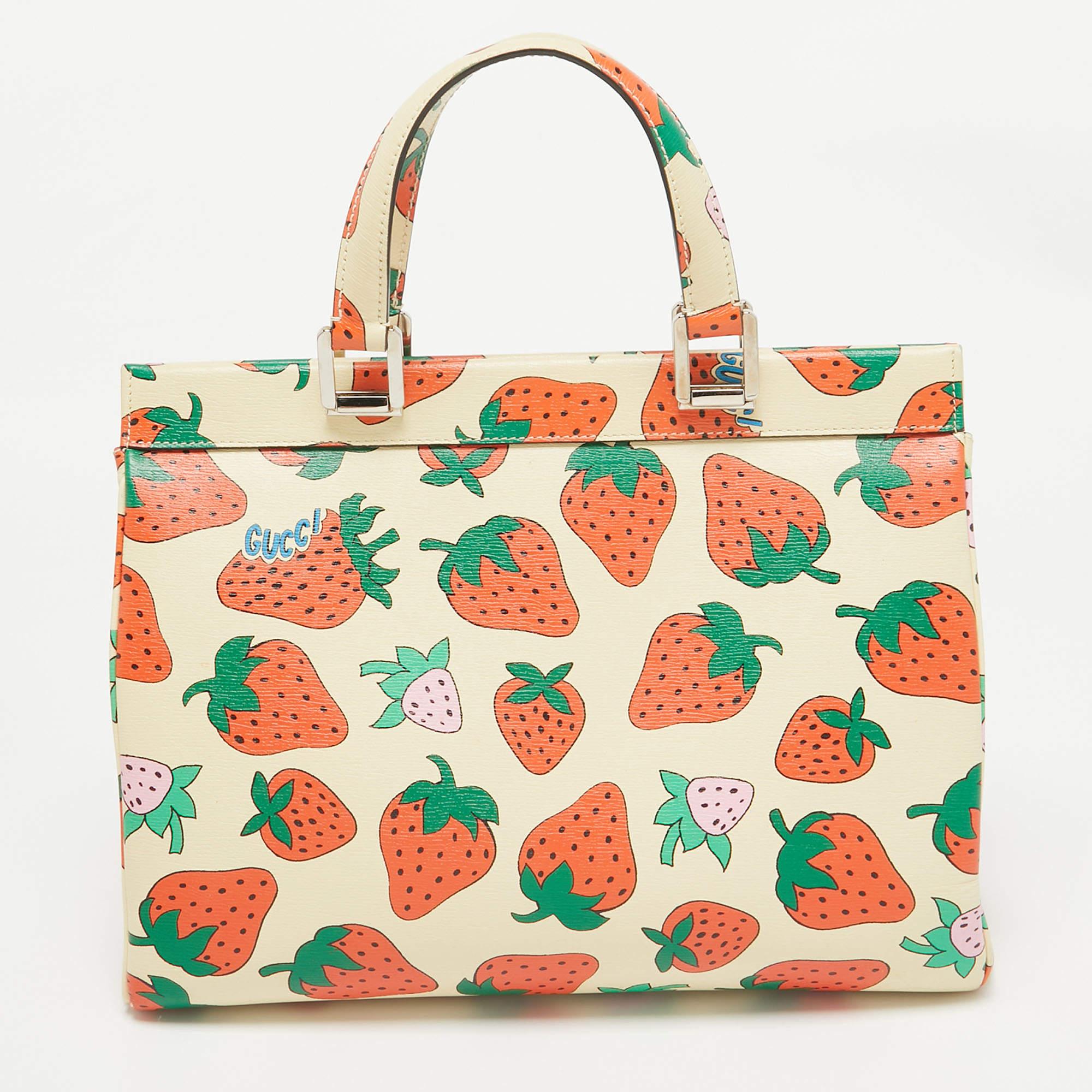 Gucci Multicolor Strawberry Print Leather Medium Zumi Tote In Good Condition In Dubai, Al Qouz 2