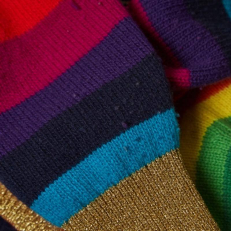 Mehrfarbig gestreifter, bestickter Gucci-Pullover aus Wolle, M im Zustand „Gut“ im Angebot in Dubai, Al Qouz 2