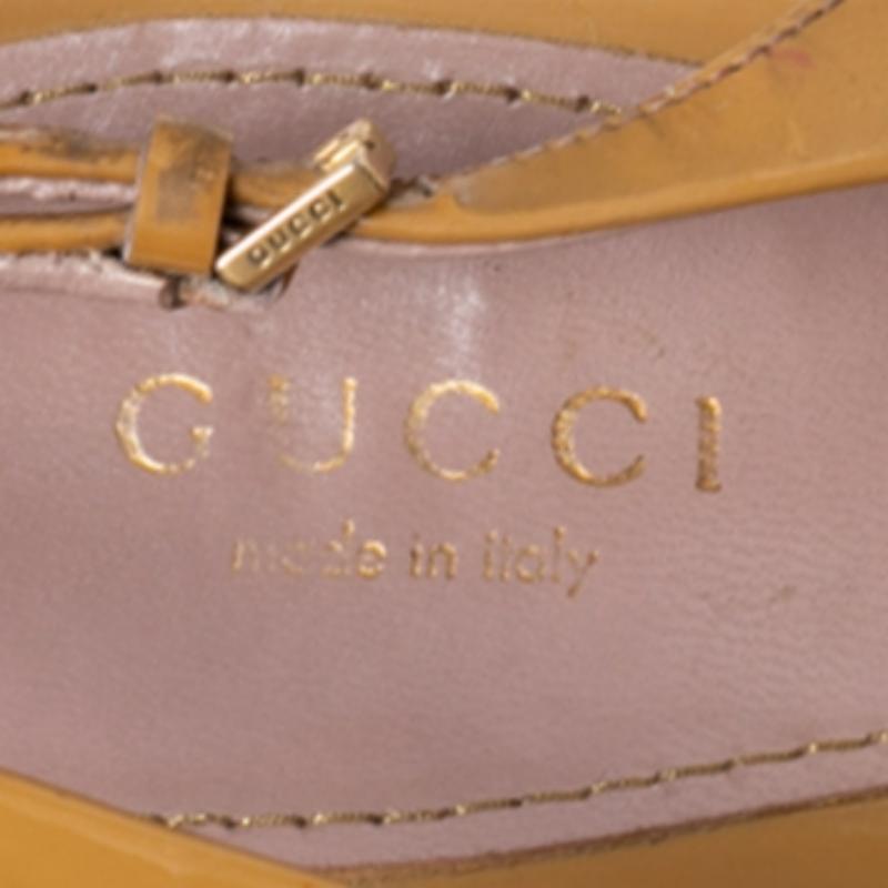 Gucci Sandalias de charol mostaza con punta de plataforma Slingback talla 37.5 en venta 1