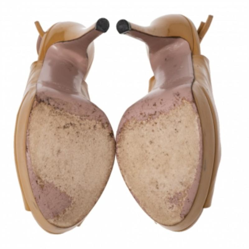 Gucci Sandalias de charol mostaza con punta de plataforma Slingback talla 37.5 en venta 4