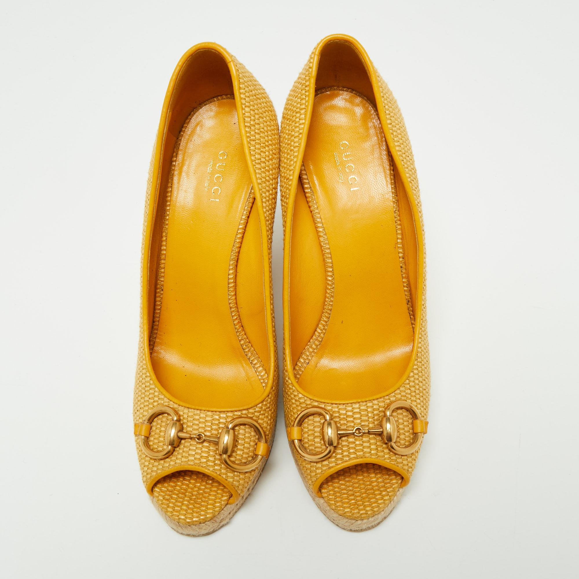Walk stylishly in these Charlotte pumps from the House of Gucci. Designed using mustard raffia, these sandals display a Horsebit accent on the toes, wedge heels, and peep toes. They are finished with gold-toned hardware for a classy effect. Match