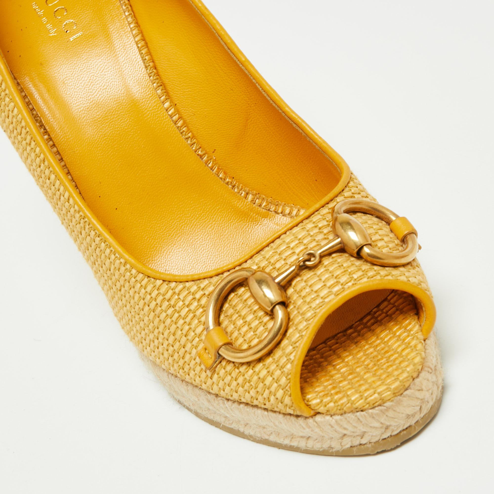 Women's Gucci Mustard Raffia Charlotte Horsebit Peep Toe Wedge Pumps Size 39